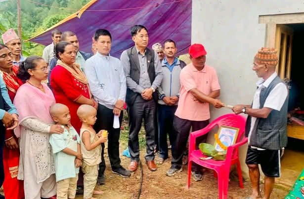 भारतको गोवामा मृत्यु भएका मुसिकोट १२ का  प्रेमलालको परिवारलाई  खाद्यान्न र आर्थिक सहयोग