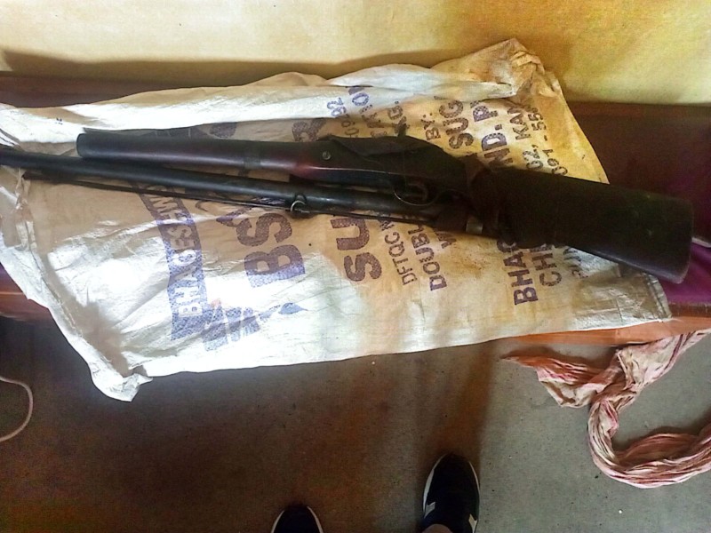 बाँफिकोटबाट भरुवा बन्दुक सहित २ जना पक्राउ