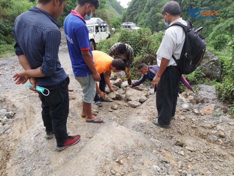 भण्डारीकाँडा–डिग्रे–मठ–राउखेत सडक पिच हुने 