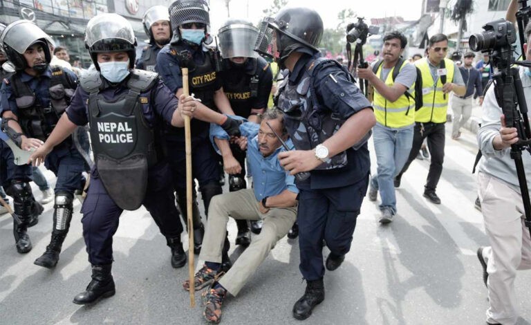 राप्रपा नेपालका अध्यक्ष कमल थापासहित आठ जना पक्राउ