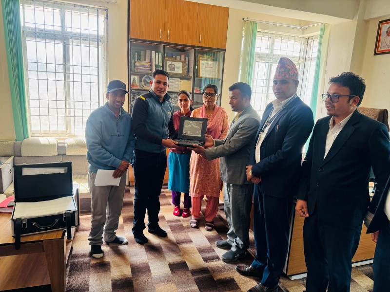 चौरजहारी नगरपालिकालाई ग्रामिण भिडियो एक्सरे मेसिन सहयोग 