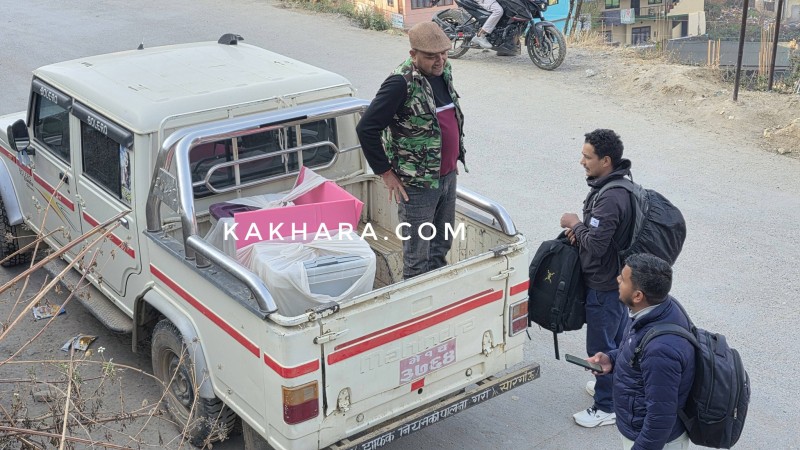 रुकुम पश्चिममा धमाधम मतपत्र सहितका निर्वाचन सामग्री मतदान केन्द्र तर्फ लगिँदै 