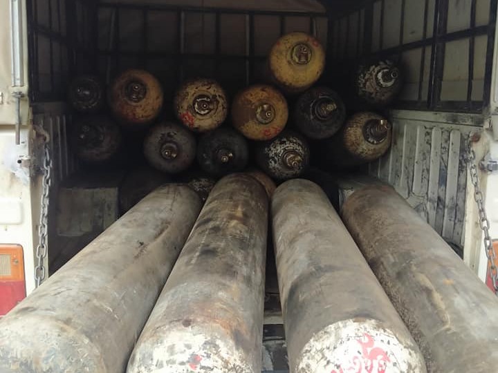 एकै व्यक्तिले दिए १८ अक्सिजन सिलिन्डर