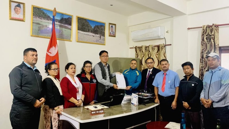 शिक्षा विधेयकबाट ४ वटा बुँदा हटाउन प्याव्सनको माग, पालिकामा ज्ञापन पत्र बुझाइयो  