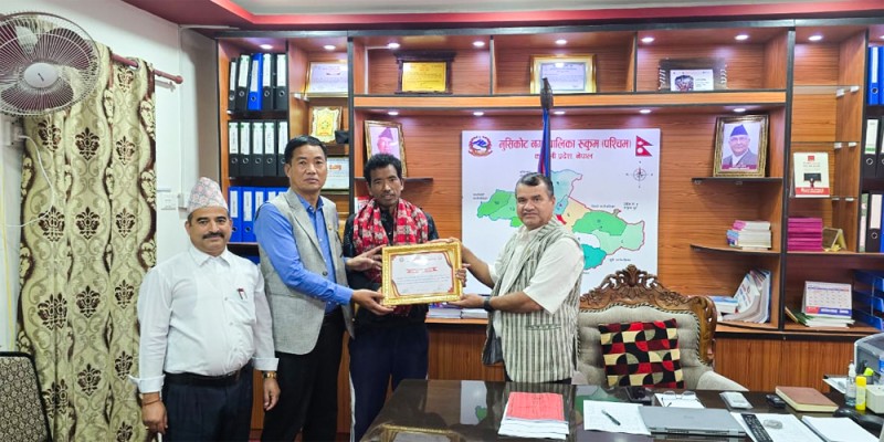 धावक बुढालाई मुसिकोट नगरपालिकाद्वारा नगद सहित सम्मान 