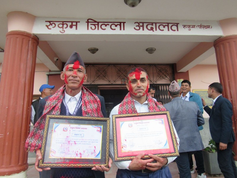 २२ औं निजामती सेवा दिवसकाे अवसरमा जिल्ला अदालतका उत्कृष्ट दुई कर्मचारी सम्मानित 