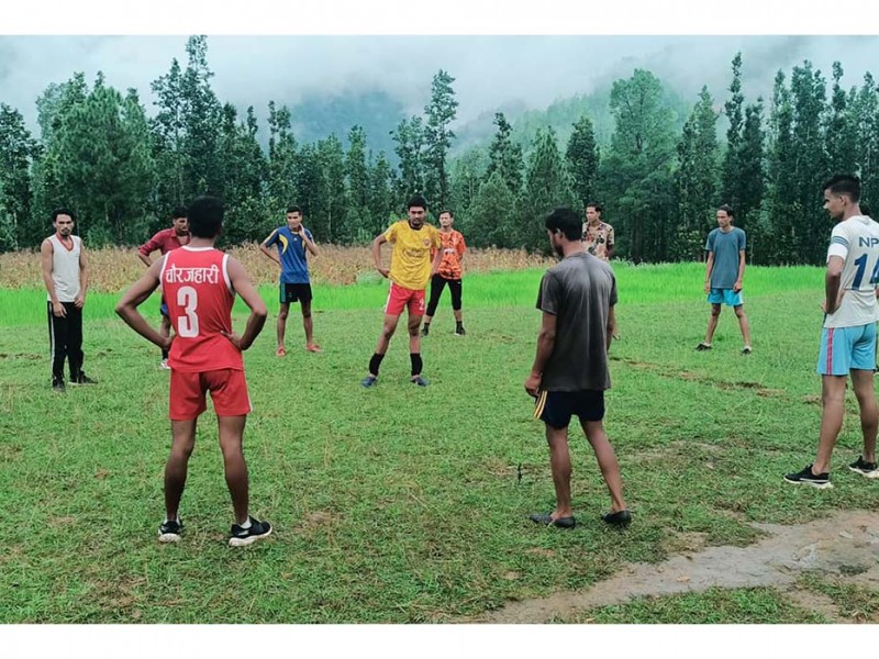 वाईसिएल चौरजहारीद्धारा युवाहरुलाई निःशुल्क भलिबल प्रशिक्षण 