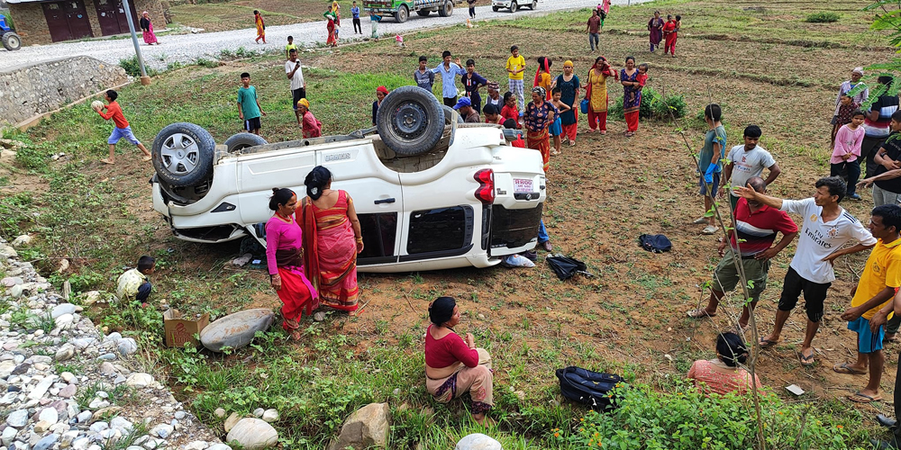 कर्णाली प्रदेश सभा सदस्य कल्याणि खड्का चढेको गाडि दुर्घटना, खड्का सहित ९ जना घाइते