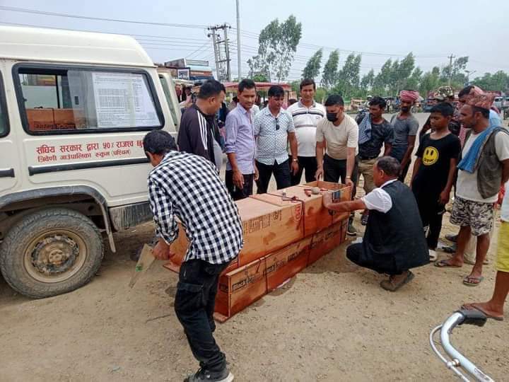 भारतमा ज्यान गुमाएका त्रिवेणीका एकै परिवारका तीन जनाकाे शव गाउँपालिकाको सहयोगमा रूकुम ल्याईदै