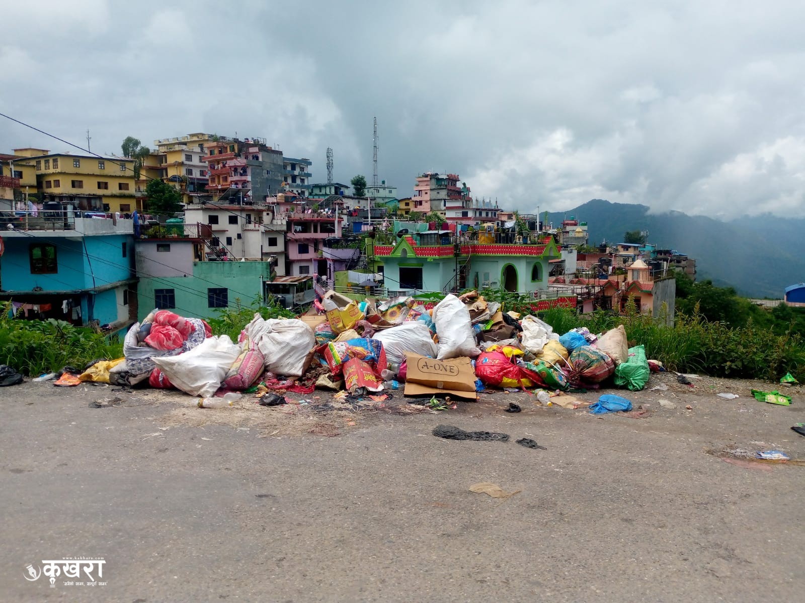 फाेहाेर उठ्न छाडेपछि खलंगा बजार दुर्गन्धित बन्दै