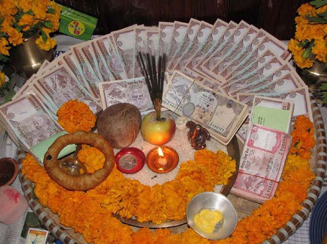 आज धनधान्यकी देवी लक्ष्मीकाे पुजा आरधना गरिदैं