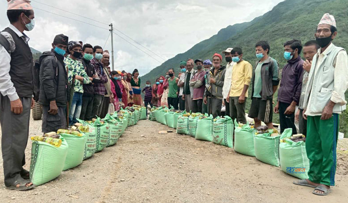 ३० घरपरिवारलाई राहत प्रदान