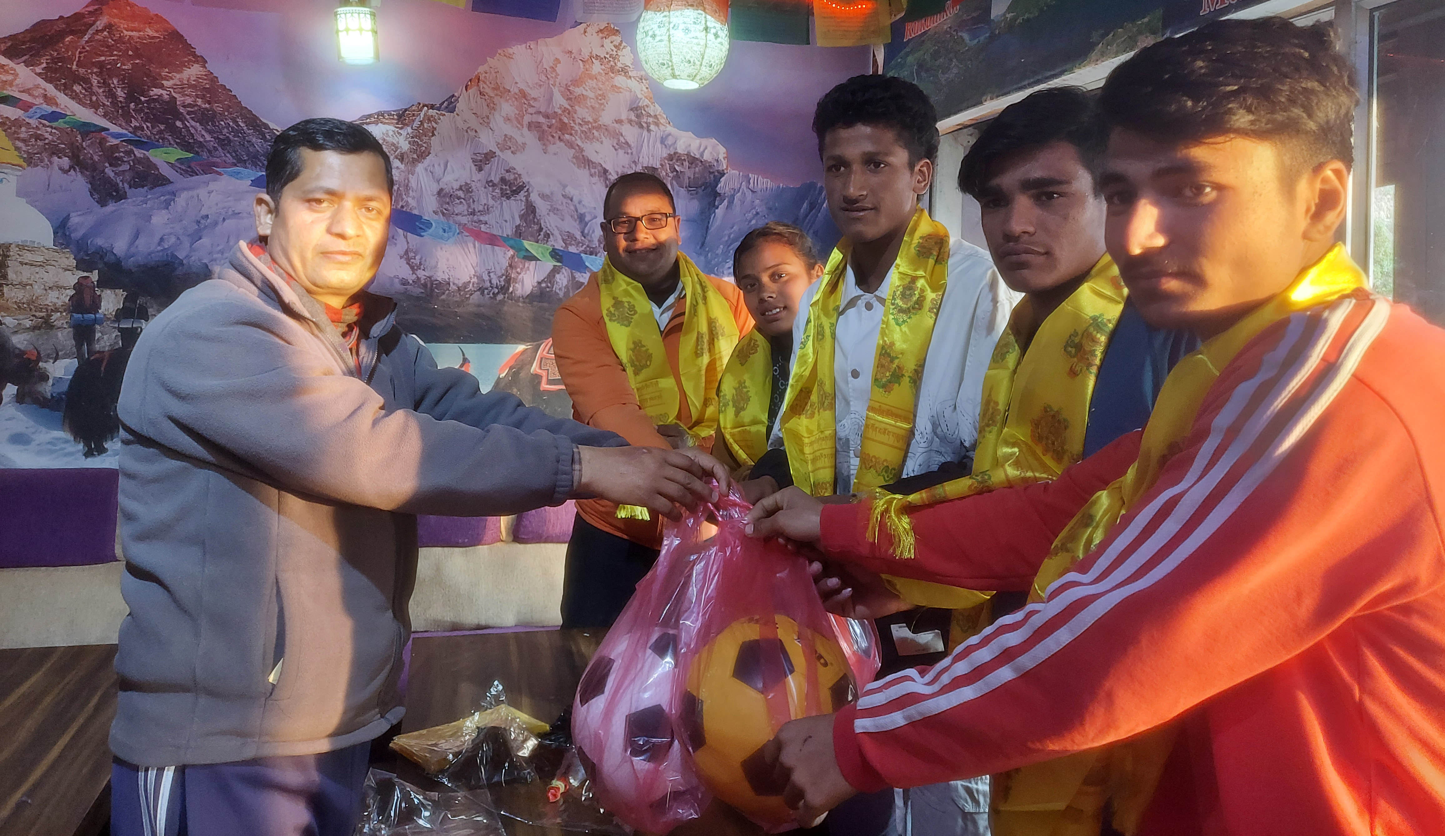 राष्ट्रपति रनिङ शिल्डमा पदक विजेता पशुपति माविका विद्यार्थीलाई खड्काको सम्मान 