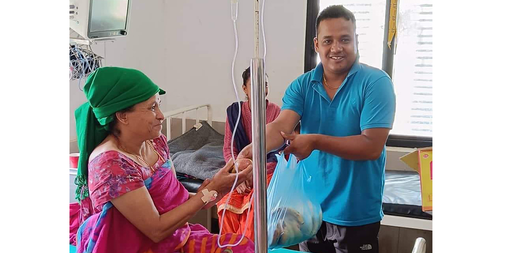जन्मदिनको अवसरमा बिरामीलाई फलफूल वितरण 