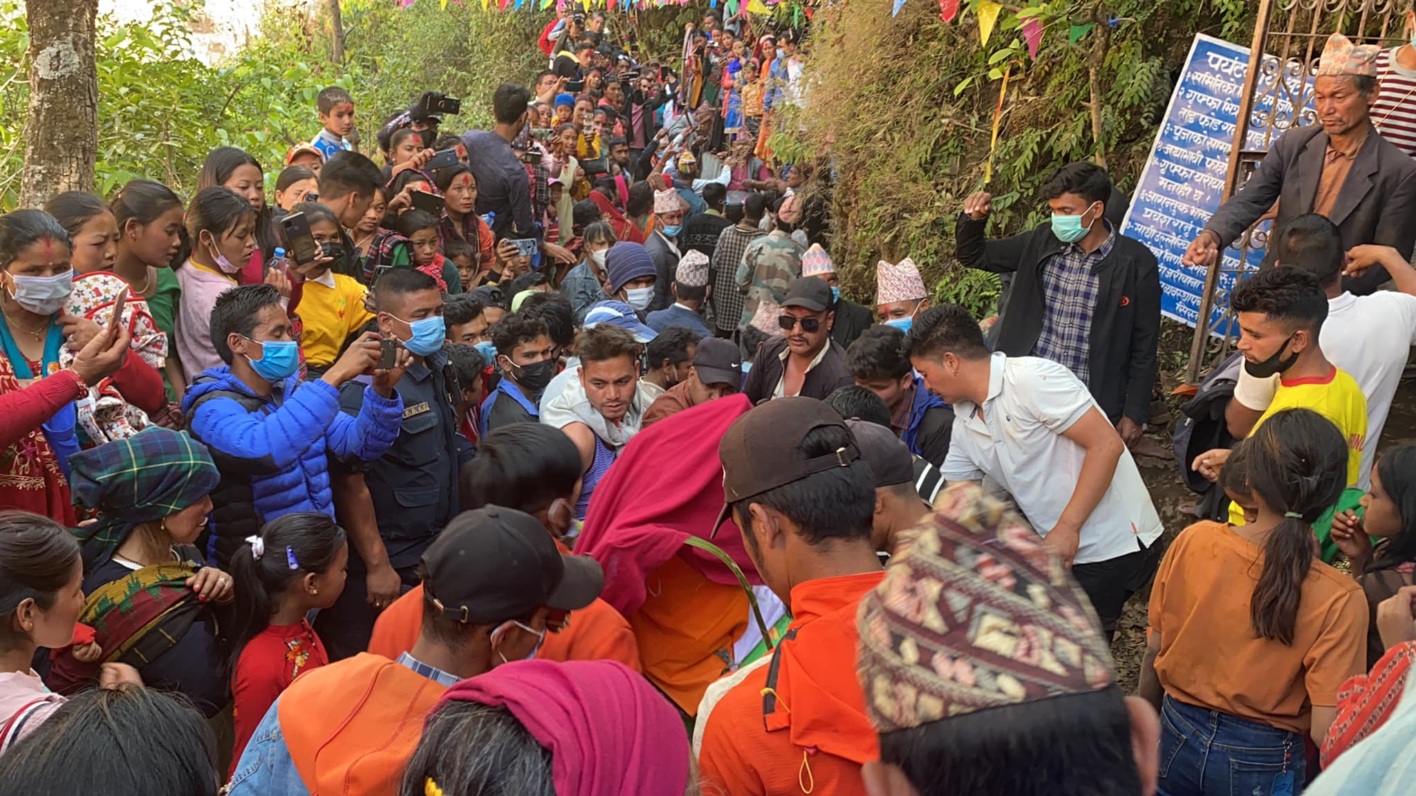 त्रासकाबीचमा पनि भिडभाड