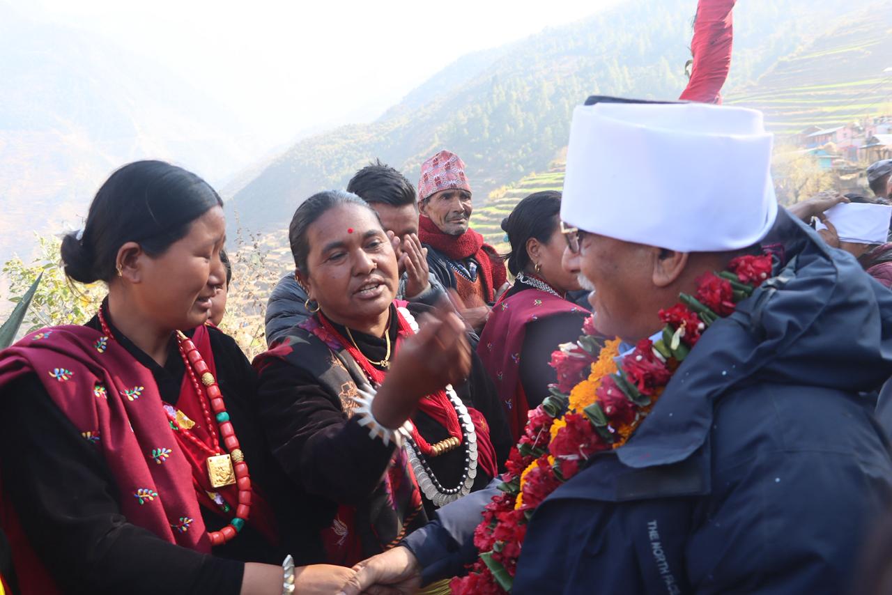 रुकुम पुर्वमा प्रचण्ड मतदातासँग भेटघाटमा वेस्त, अन्य राजनीतिक दल भने सुस्त 