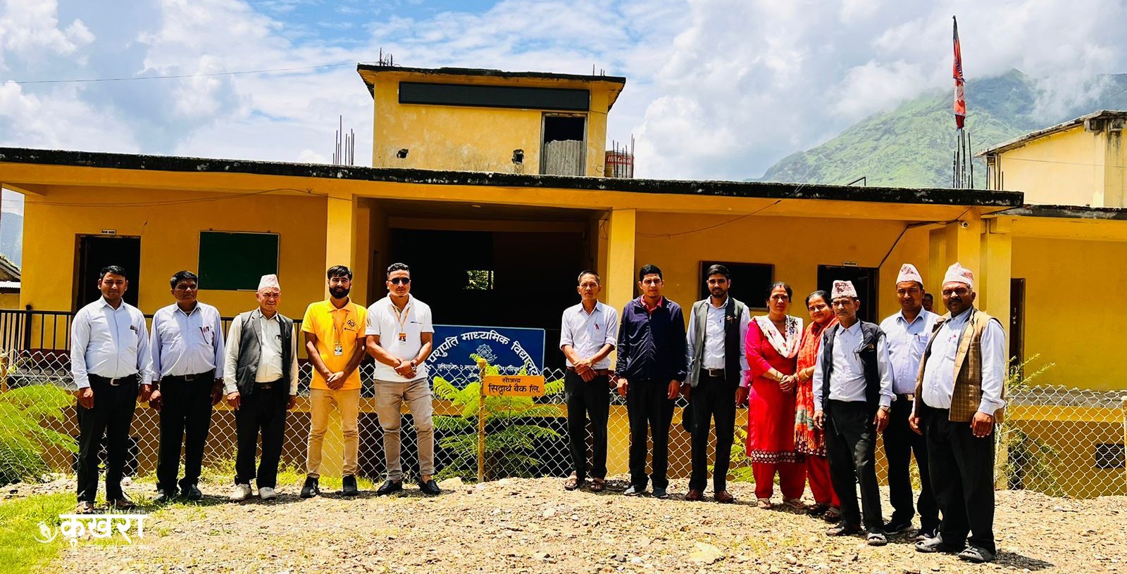 सिद्धार्थ बैङ्कद्वारा पशुपति माविमा तार जाली सहितकाे बगैंचा निर्माण