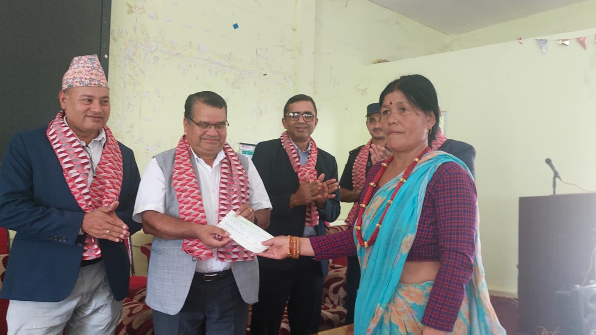 कालिका लघुवित्तद्धारा भूकम्प पीडित सदस्यलाई झण्डै १८ लाख सहयोग
