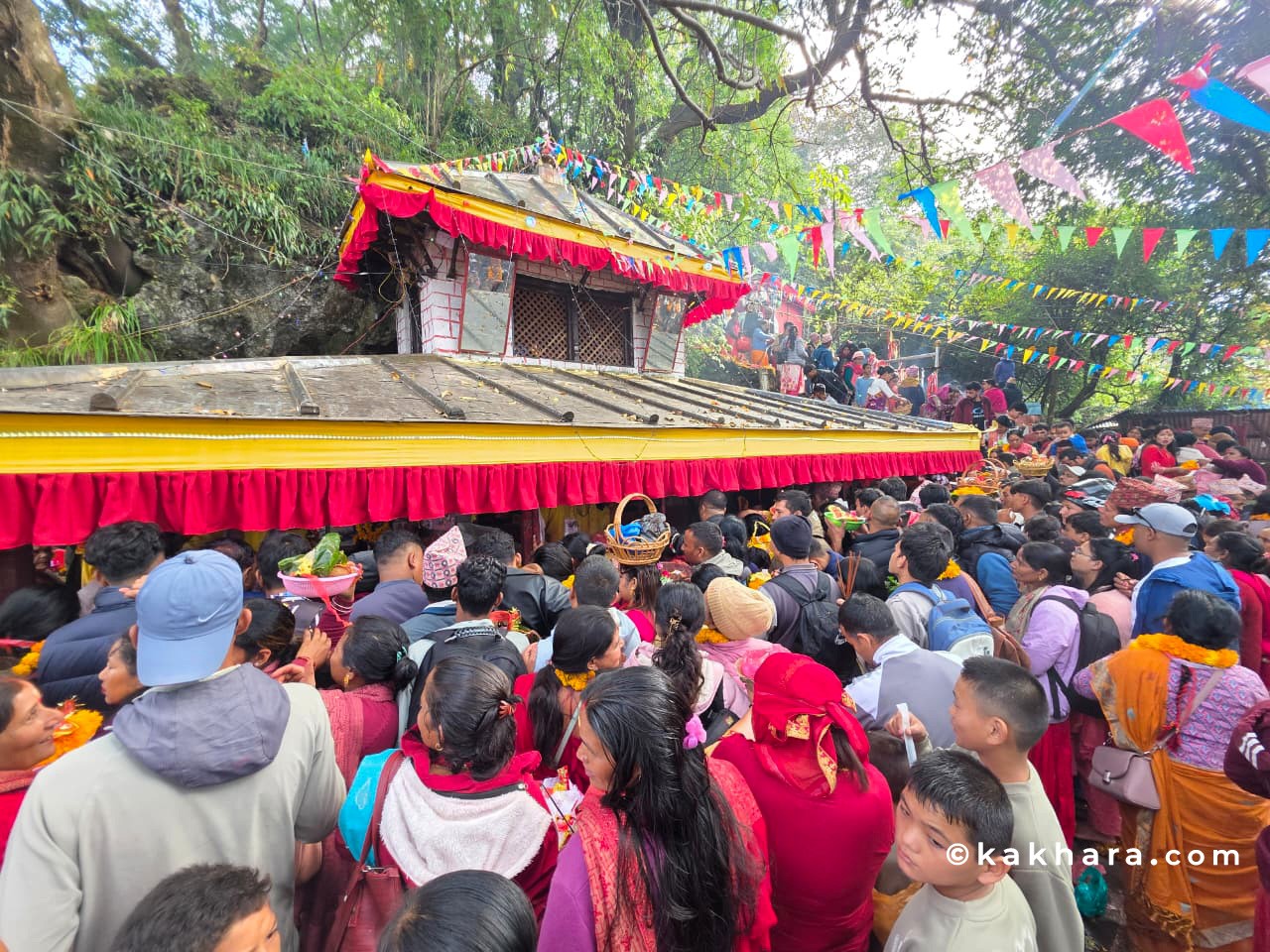 डिग्रे मन्दिरमा दर्शनार्थीको घुइँचो 