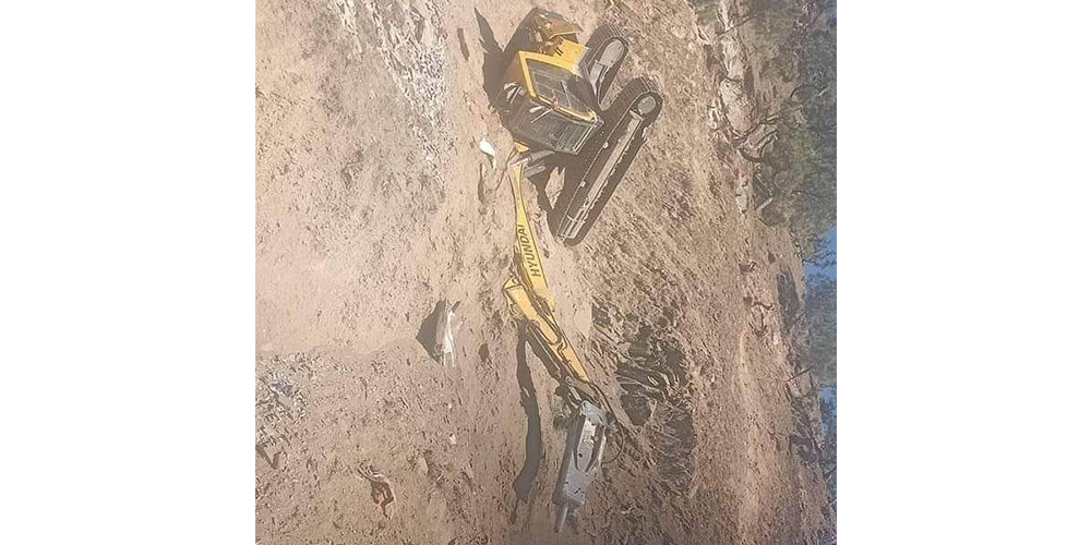 आठबीसकोटको साजेबगरमा स्काभेटर दुर्घटना हुँदा चालक घाइते 