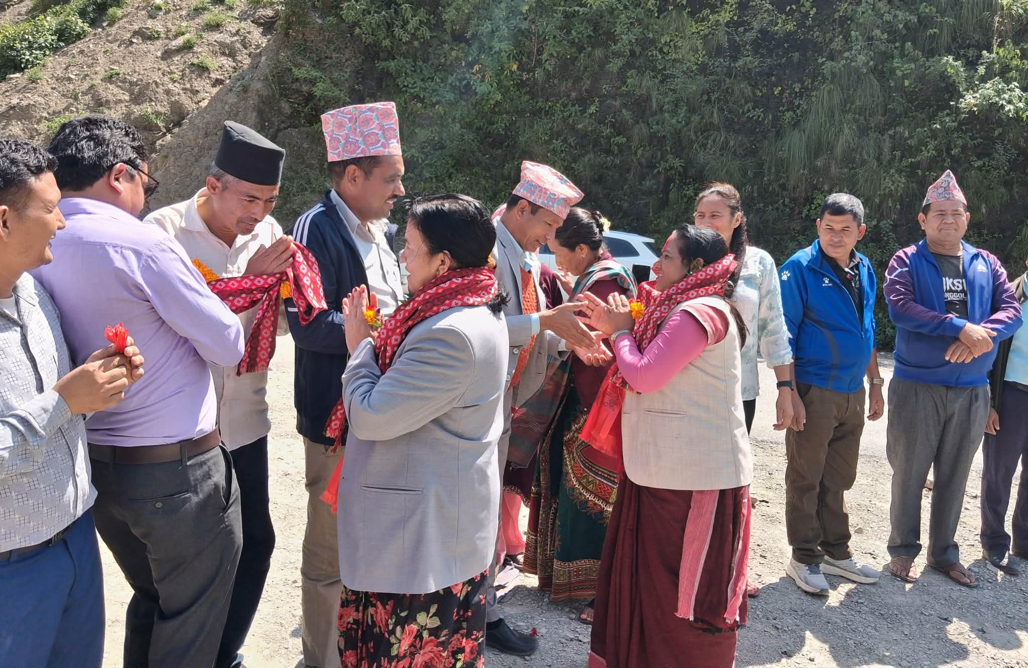 मन्त्री द्धयकाे गृहजिल्लामा जनतामासँग तीन दिन: समस्या सुन्नेदेखि विकासको अवस्था बुझ्नेसम्म