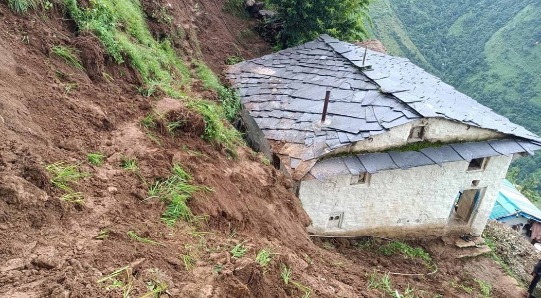 सानीभेरी ७ मा पहिरोले एक घर पूर्णरुपमा क्षती, नौ घरपरिवार विस्थापित