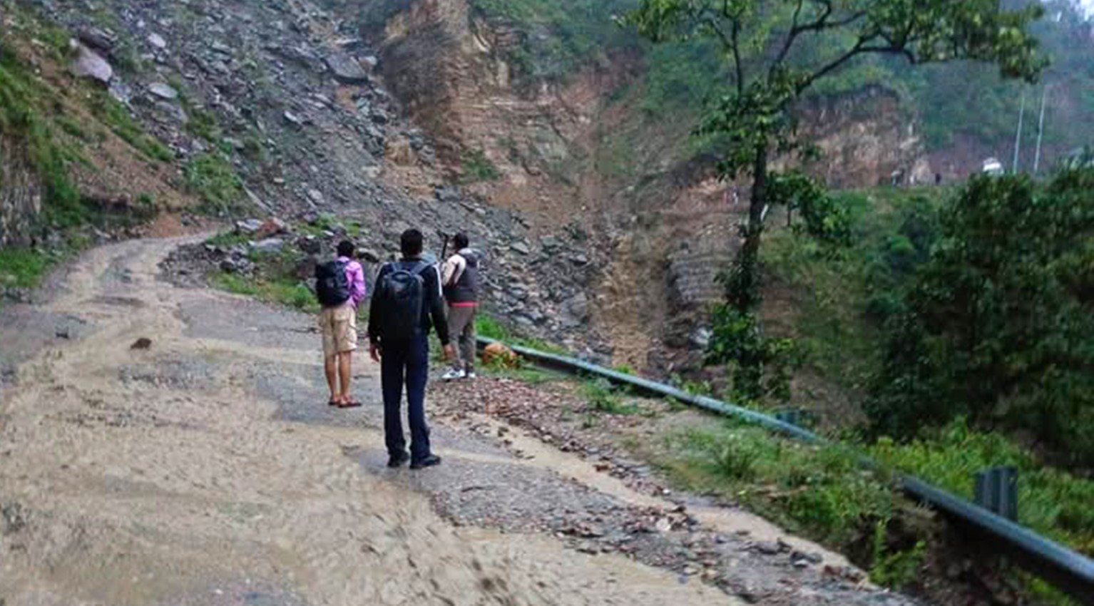 राप्ती राजमार्गः  पहिराले दाङ–सल्यान सडक अवरुद्ध