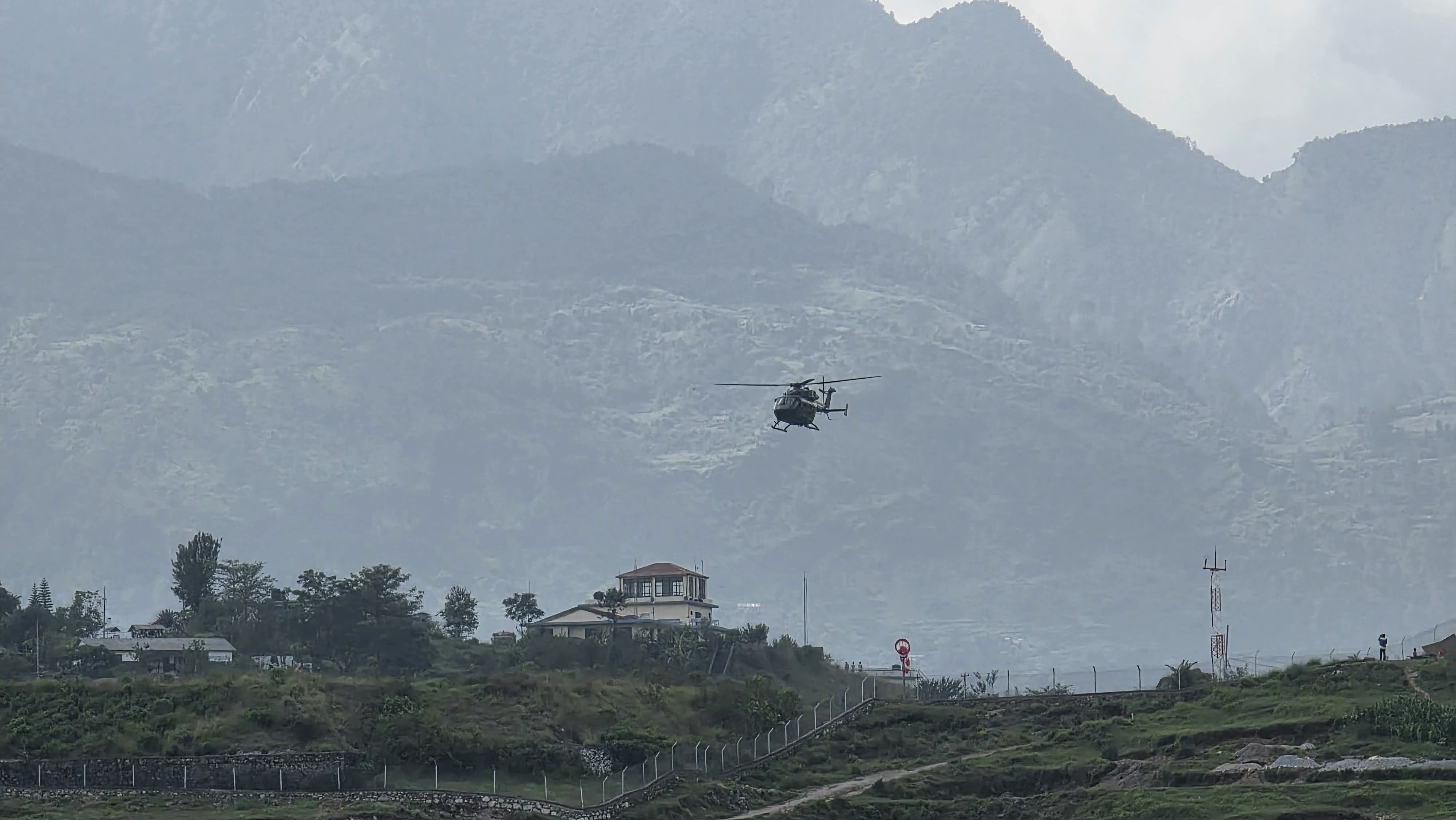 सुत्केरी आमा र नवजात शिशुको हेलिकप्टर मार्फत उद्दार
