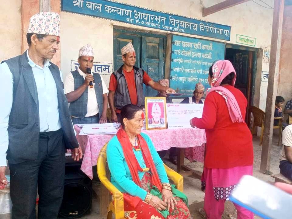 बुबाको स्मृतिमा एक लाख बढी रुपैयाँको अक्षयकोष स्थापना