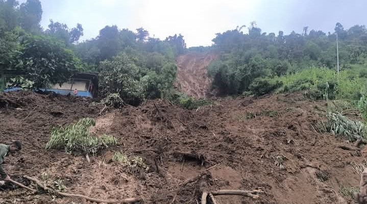 मुसिकोटका चार घरमा पहिरोले क्षेती,  आठ घर पहिरोको उच्च जोखिममा