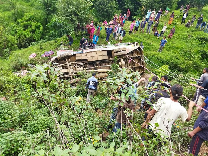 राेल्पामा बस दुर्घटना हुँदा ४ जनाकाे मृत्यु