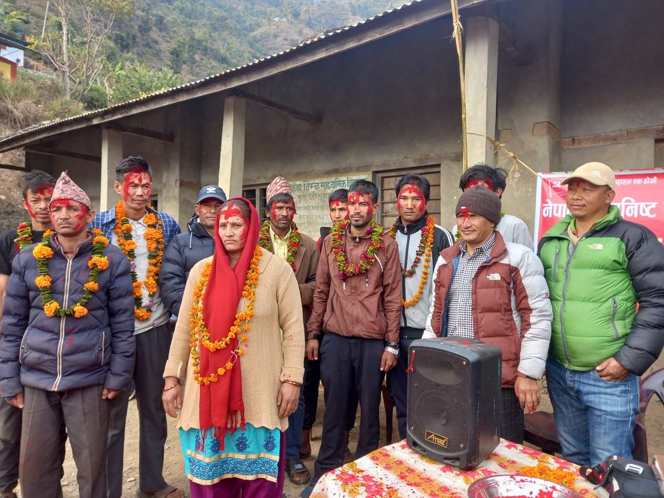 झुला,ठाँटीका ८ जनाले माओवादीमा प्रवेश गरे