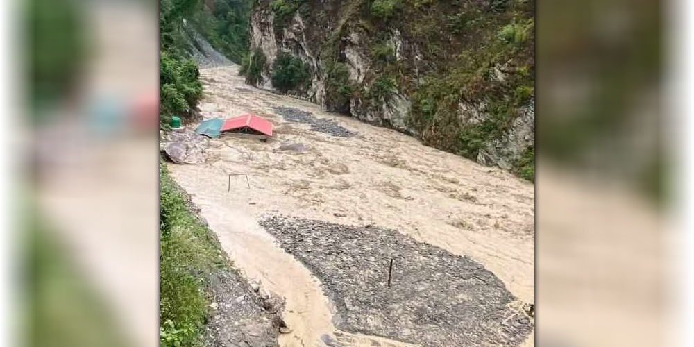 रुकुम पूर्वकाे ताताेपानी क्षेत्र सानीभेरीकाे बाढीले पुरियाे