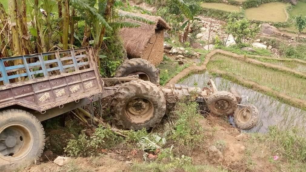 चौरजहारीमा ट्याक्टर दुर्घटना हुँदा एक जनाको मृत्यु, ६ जना घाइते