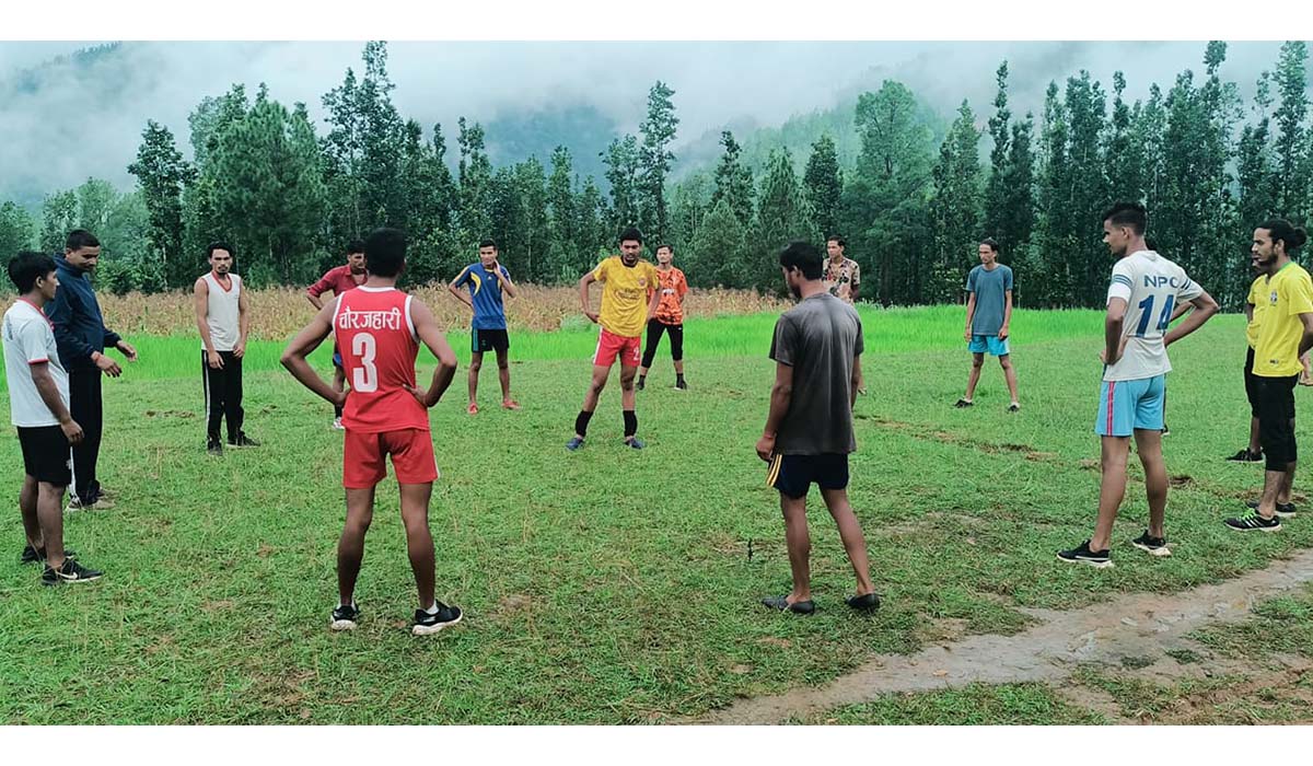 वाईसिएल चौरजहारीद्धारा युवाहरुलाई निःशुल्क भलिबल प्रशिक्षण 